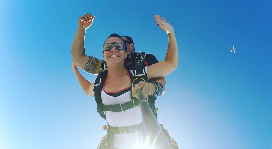 Photo de chute libre et de parachutisme